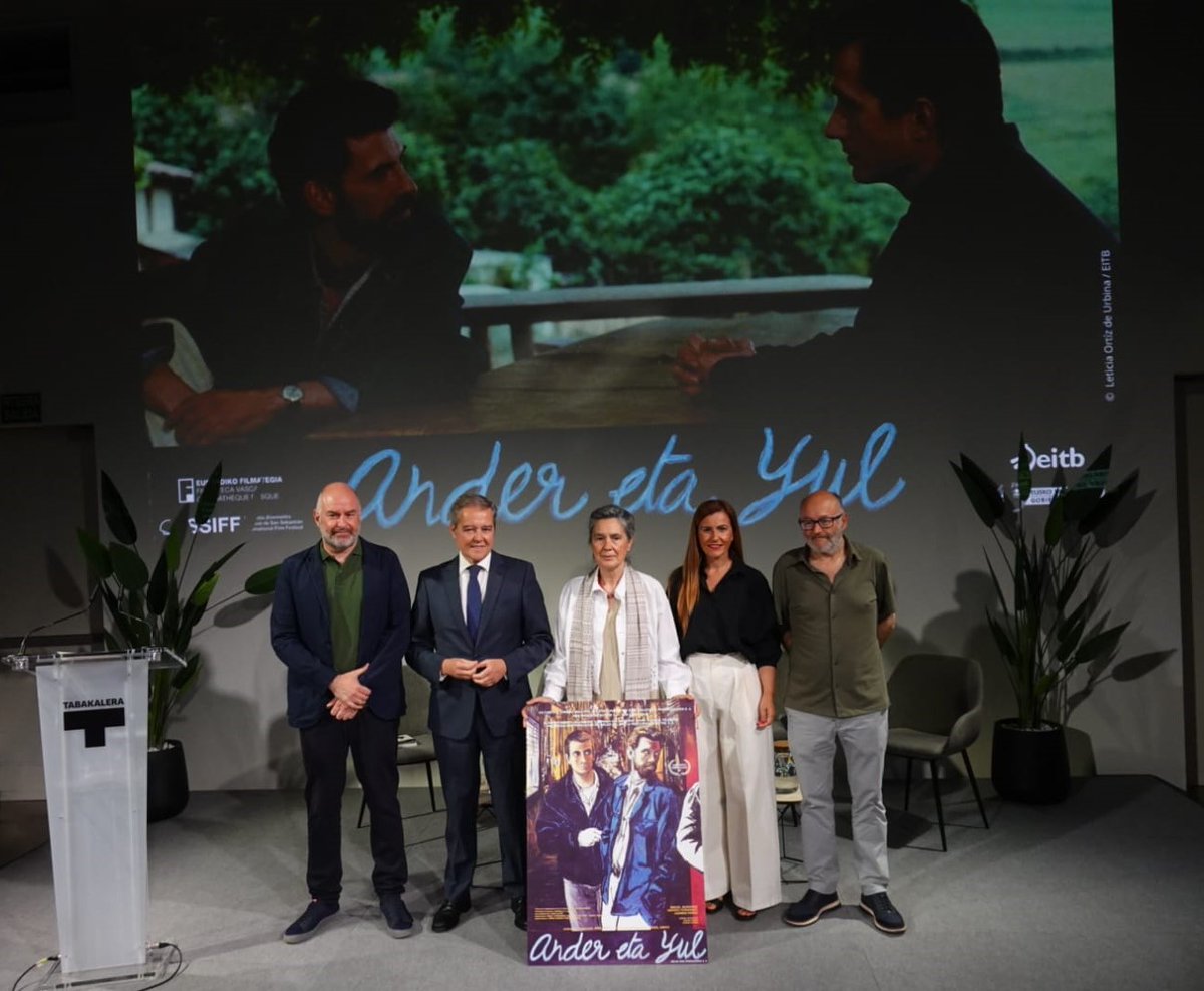 filmotecavasca's tweet photo. ➡️Euskadiko Filmategiak eta @EITBofiziala k ANDER ETA YUL (Ana Díez, 1988) zaharberritu dute eta 4K-n emango da @sansebastianfes en.

➡️Boloniako L’immagine Ritrovata laborategietan zaharberritu da zuzendari nafarraren film luzea, eta Klasikoak sailean proiektatuko da, duela 38 urte estreinatu zen lekuan.

➡️Ana Díez recogerá el Premio de la Filmoteca Vasca en el marco del Festival de San Sebastián.

➡️La película comenzará su recorrido internacional en el Budapest Classics Film Marathon que organiza el National Film Institute Hungary y en el Film Restored -The Film Heritage Festival- de Berlín que impulsa la Cinemateca de Alemania.

+info: https://t.co/obZqyxsctz
