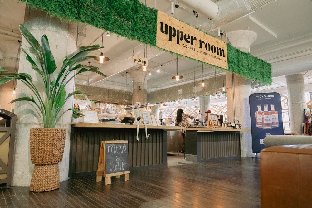 faiakacotton's tweet photo. เพิ่งรู้ว่าคนตั้งชื่อร้านupper room กันเยอะเลยนะเนี่ย https://t.co/Da5tgOLmde