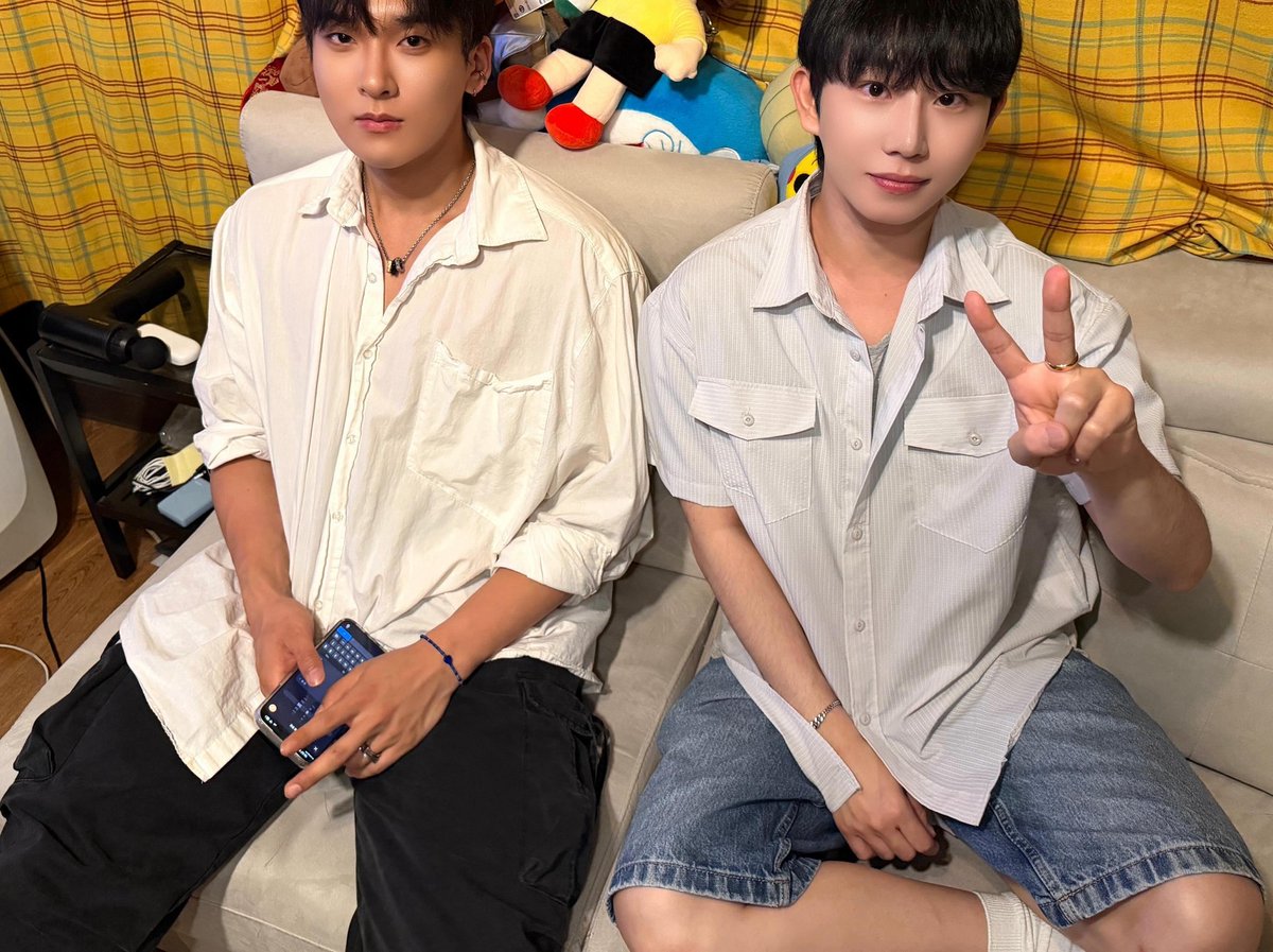 gim631945's tweet photo. 사무실에서 사진보자 마자 미친! 이리고 큰소리쳐서 집중당한 사건. 책임져라 니네.
둘이 미치도록 잘 어울린 죄. https://t.co/P2ESpD54pW