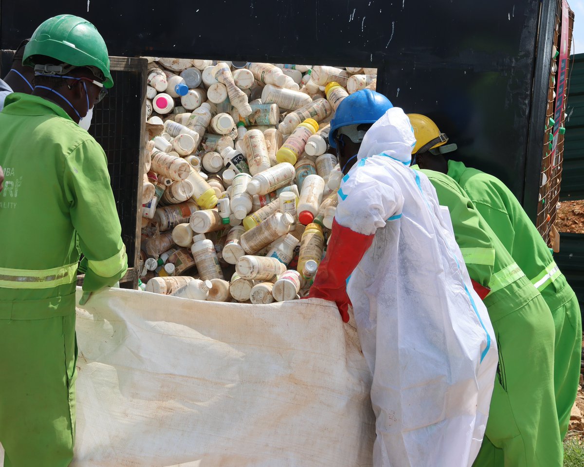 haprok_kenya's tweet photo. 𝐌𝐢𝐥𝐞𝐬𝐭𝐨𝐧𝐞 𝐚𝐜𝐡𝐢𝐞𝐯𝐞𝐝!

Last weekend, we facilitated the collection of approximately 900kg of empty agri-input containers from Nyumba Agri in Tana River County, advancing the implementation of the EPR Regulations and responsible hazardous waste management in Kenya. https://t.co/uO045EMPSt