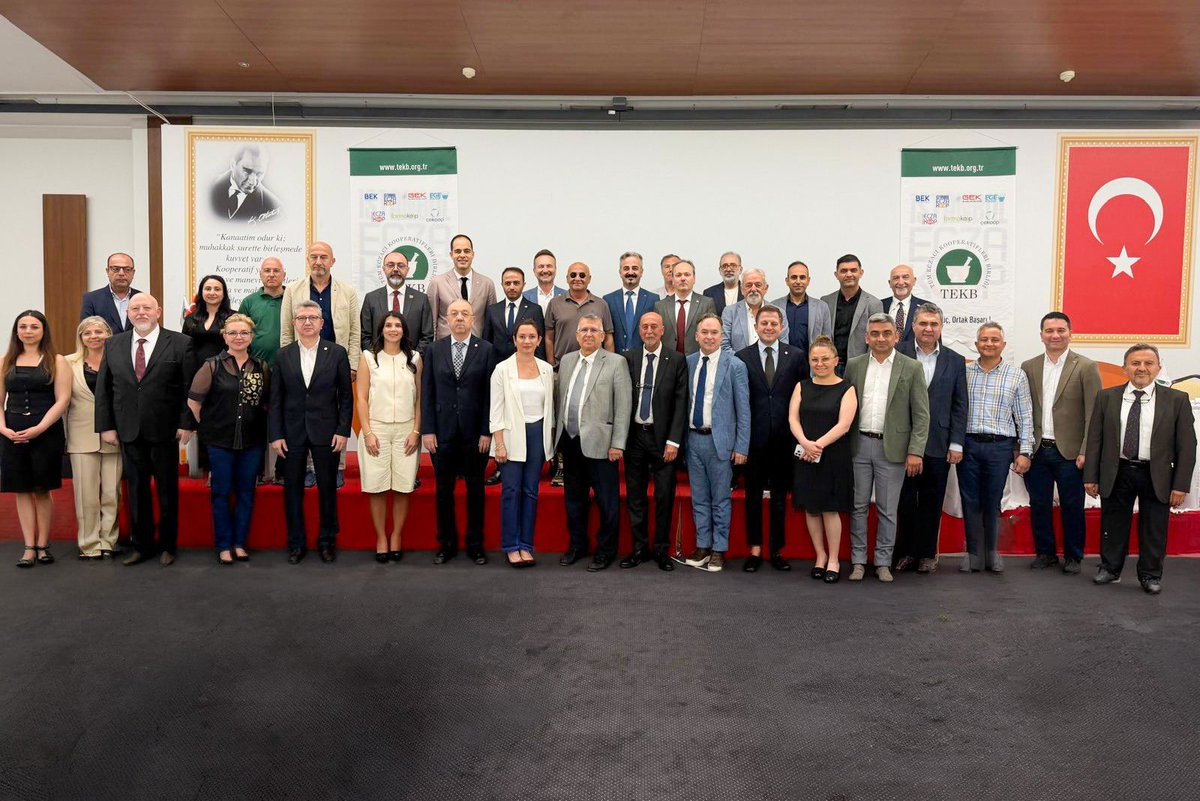 eczirfan's tweet photo. Eczacı kooperatifleri eczacılığın tedarik zincirinin önemli bir aktörü, aynı zamanda örgütlü gücünün en önemli taşıyıcılarından biridir. Türk Eczacıları Birliği ile eczacı kooperatifleri arasındaki ilişki örgütsel dayanışmanın, ortak sorumluluğun ve ortak mücadelenin ilişkisidir. https://t.co/KvSlmAZT5B