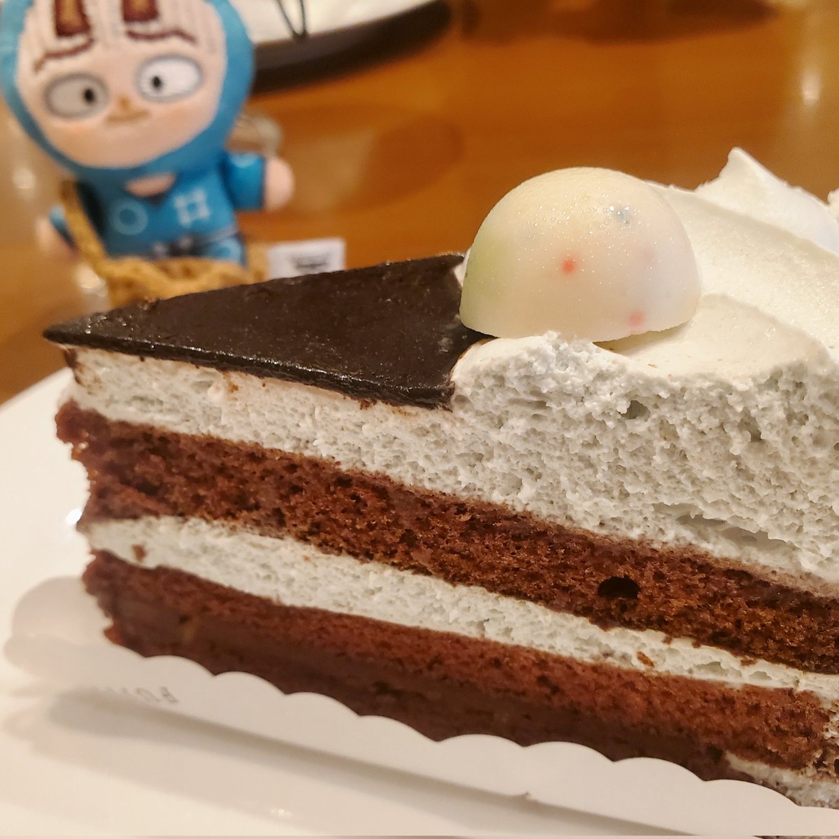 ho2yo_sun's tweet photo. 誕生日でした！チョコミントケーキとふしきゾ～のアクスタもらった🥰🌱かわいいい https://t.co/O20j0u9zeC