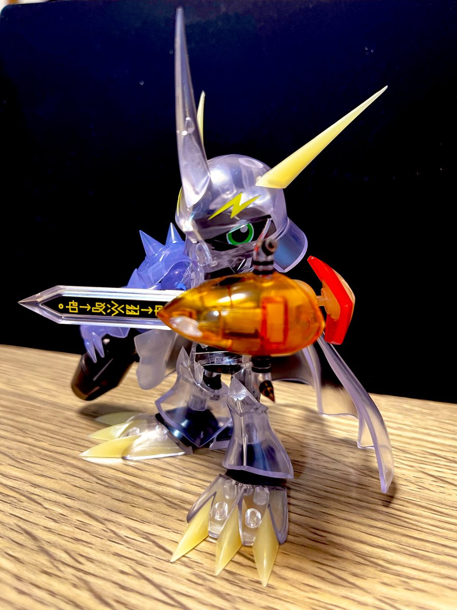 kuuucamper's tweet photo. 中身はオメガモンのクリアカラーだった！ https://t.co/mlPKHrexfa