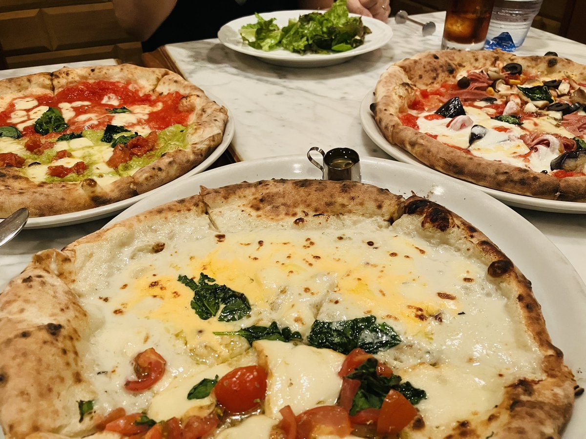 kotesub's tweet photo. 昨日からめっちゃピザ、、、いや、ピッツァな気分だったので、新宿の「CAPOLI」で釜焼きナポリピッツァをペロリと食べ、

初めて新宿御苑に足を踏み入れて散策し、

前から行ってみたかった「オールシーズンコーヒー」でアイスコーヒーとクラシックプリンをいただいてきました😚

満足度高し(^^) https://t.co/3YDs3uEXuk