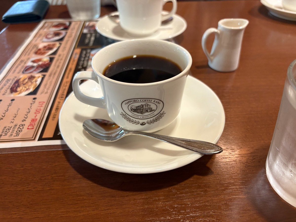 sincerite_s's tweet photo. 今日はサンセリテ札幌のポイント交換商品でお世話になっている札幌珈琲館様へ訪問🏃‍♂️

苦味が苦手な私ですが、深いのに下に残るような苦味がなく、スッキリとした珈琲でめちゃくちゃ美味しかったです☕️

皆様も是非飲んでいただけると嬉しい______まじで美味しかった

会長とパシャリしました📸 https://t.co/DGns4kGXvj