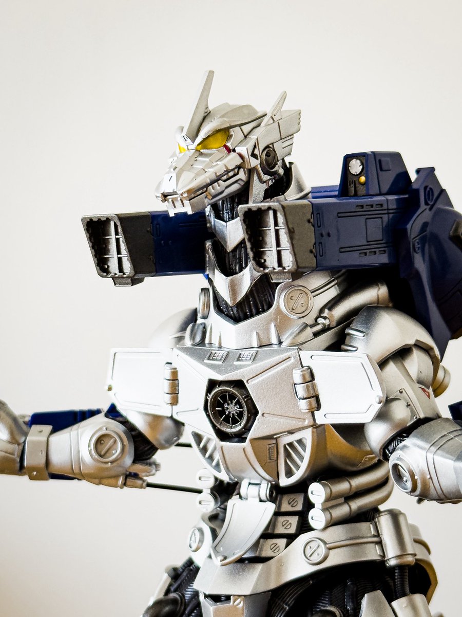 mobebeseijin's tweet photo. 久々開封のモンアツの3式機龍②
バックパック装着して色々ポージング！
なかなか画になるマシーンです。
アブソリュートゼロもちゃんと再現できます！光エフェクトは超合金であったのでモンアツにはそこまで要求しなくてもいいかと
#ゴジラ　#モンアツ　#godzilla  #SHMA https://t.co/jWjVA2G3KL