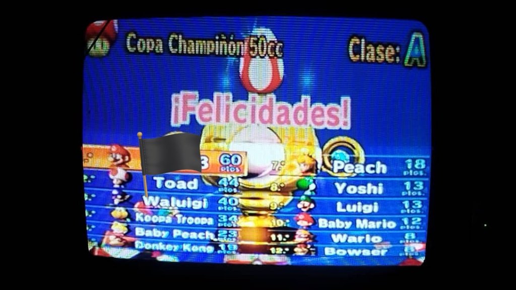 destryshereens's tweet photo. me regalaron una wii soy feliz https://t.co/JDBe8ayzVk