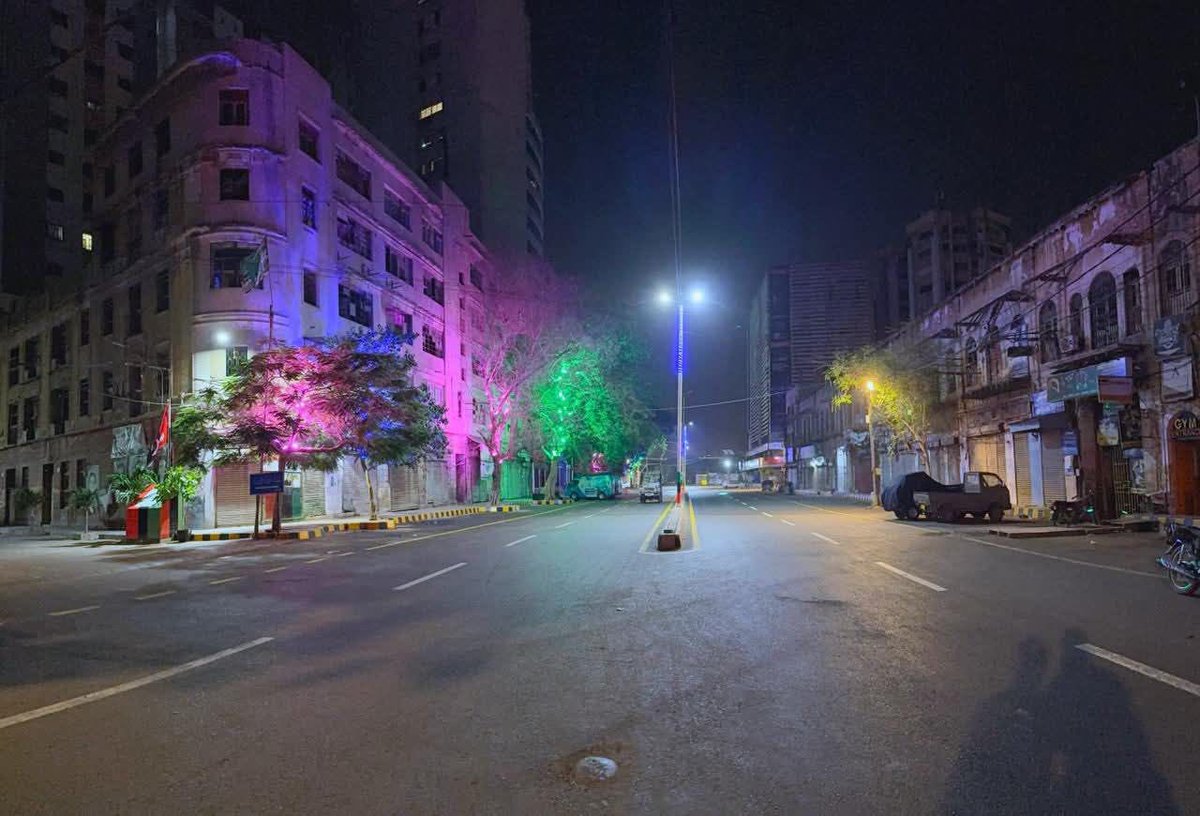 KmcPakistan's tweet photo. Before and after, the difference is impossible to miss.

Karachi’s Old City Area, once a symbol of neglect, is now reclaiming its place as the city’s true downtown under the leadership of Mayor @murtazawahab1 —featuring revitalized streets, restored heritage buildings, thriving markets, and a vibrant atmosphere that brings the heart of the city back to life.