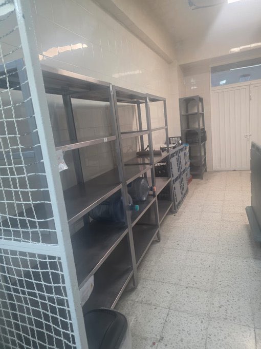 meemoc's tweet photo. Desde el 8 de junio los pacientes de los hospitales psiquiátricos Juan N. Navarro y Francisco Bernardino se encuentran sin servicio de alimentos.   

El proveedor se retiró porque no ha recibido sus pagos por parte de la Secretaría de Salud. https://t.co/2u6c4di4aI