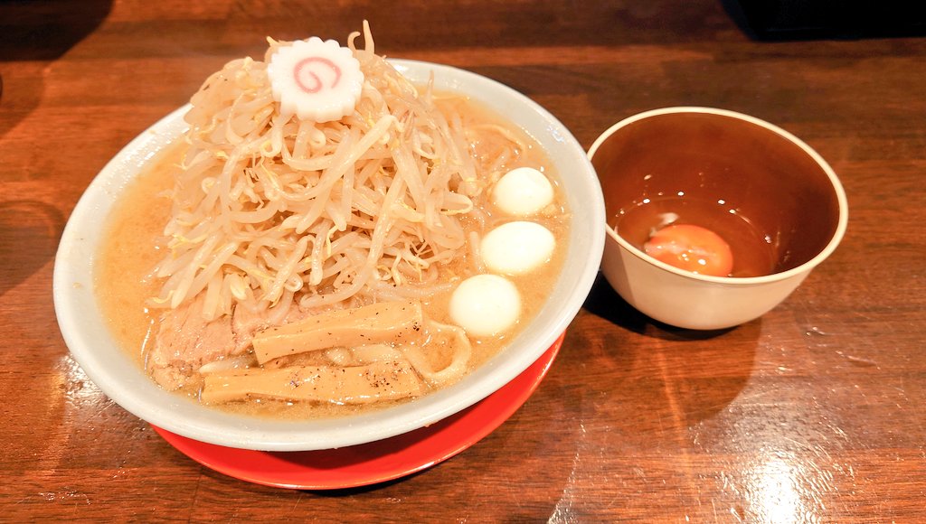 arukuz's tweet photo. 自家製麺NO11ASAKUSA
1ヶ月ぶり行ってきた🍜🍥
15日［麺普通＋野菜＋にんにく］
16日［麺少なめ＋野菜］
16日は「楽しんでくださいね」からはじまり
食後には「足りましたか？」と聞かれ
寿司を食べた後なのでと言ったら
びっくりされた😵 https://t.co/uGRQJki2U9