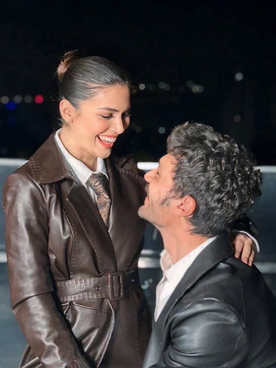 Wild__DE's tweet photo. My favorite photo of them.🥹🤍✨
#BiranDamlaYılmaz • #ilhanşen https://t.co/iXZzfqslHw