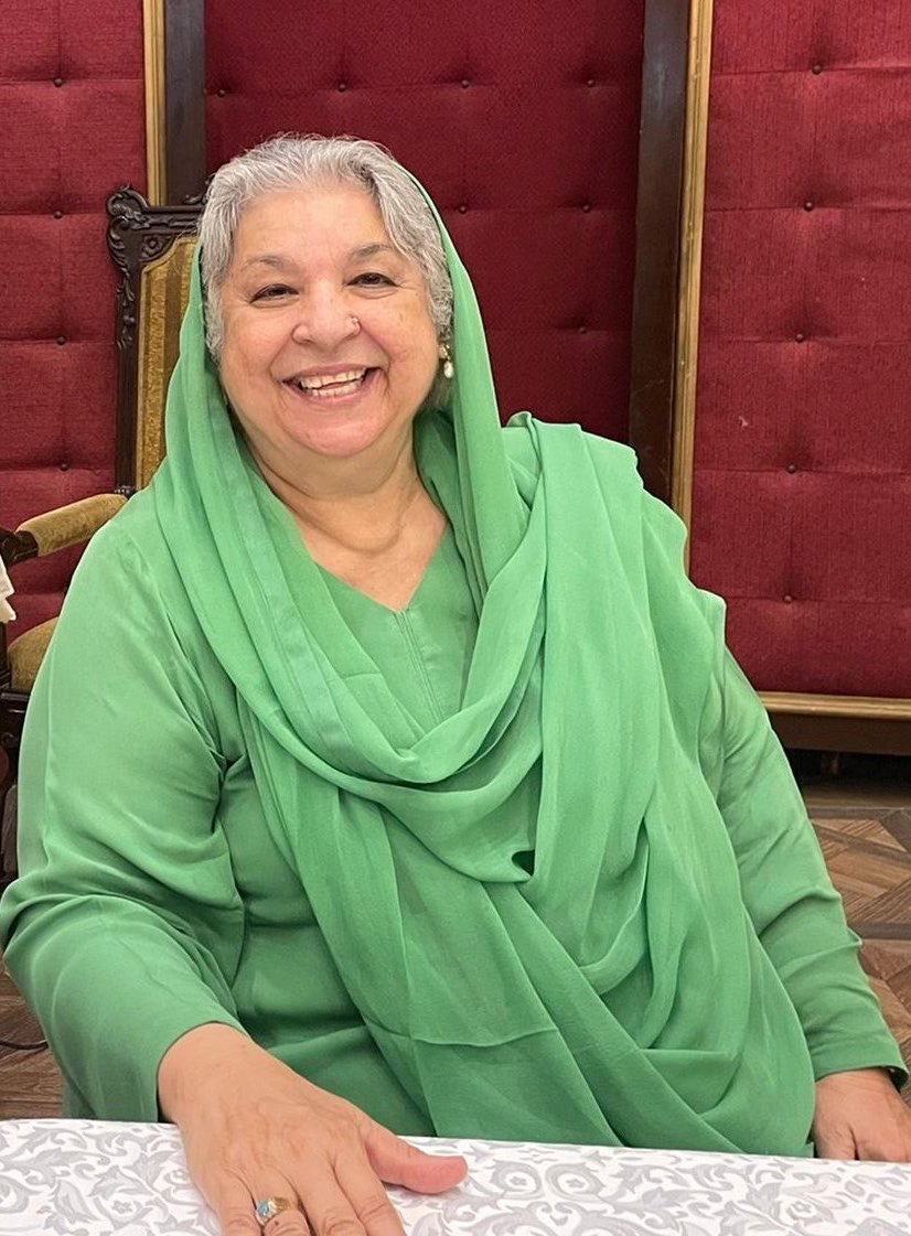 tayyabarajah's tweet photo. ڈاکٹر یاسمین راشد کا ن لیگ اور نظام کو بہت خوف ہے، 
انہیں جیل ڈالا تو انکی جھلک تک نہیں آنے دیتے کہ ن لیگ خوف سے باقی 17 سیٹیں بھی کھو دے گی۔ https://t.co/qO8SZ11qIs