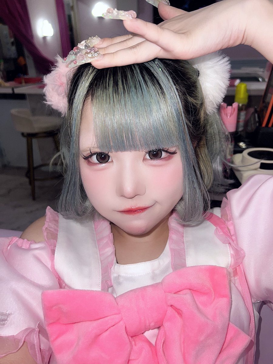 ᴖ ̫ᴖ )♪
