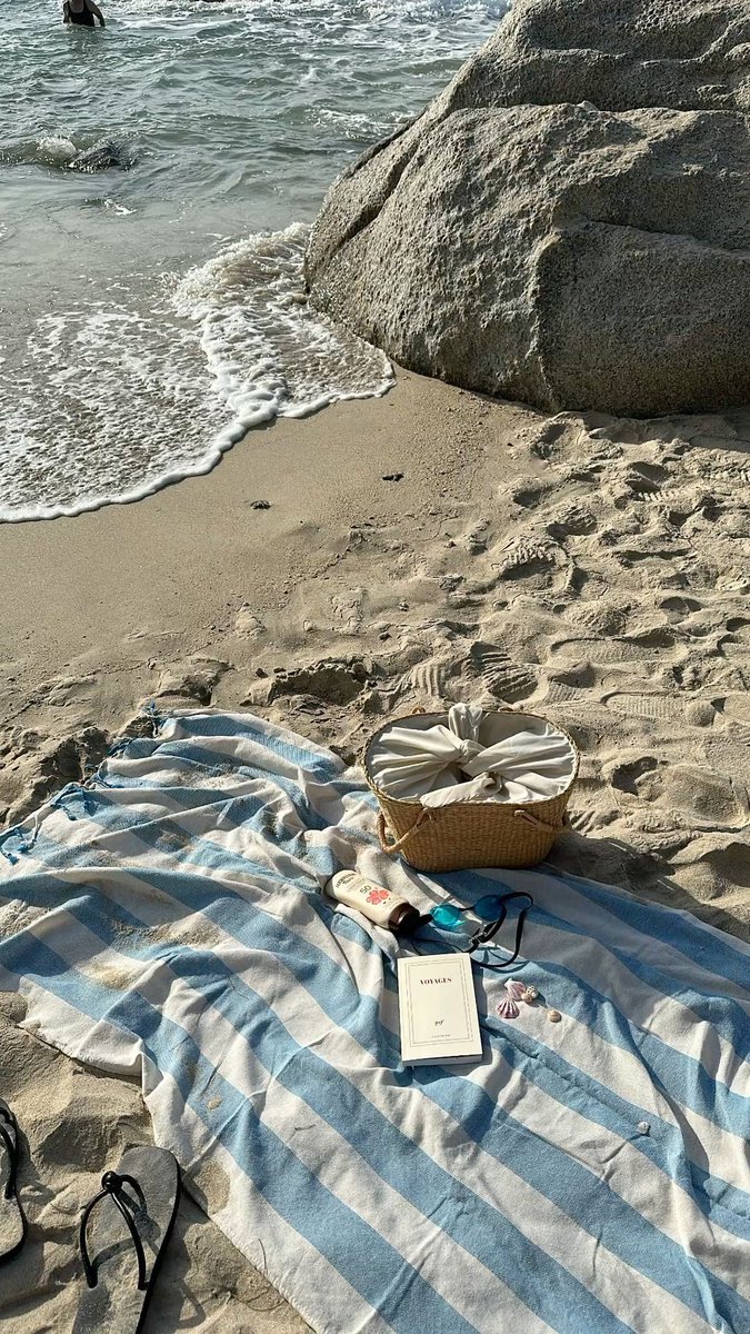 JeonWnno's tweet photo. spent the day chasing waves, collecting memories, and enjoying the little things. 📷🤍 https://t.co/37OGaqUIVF