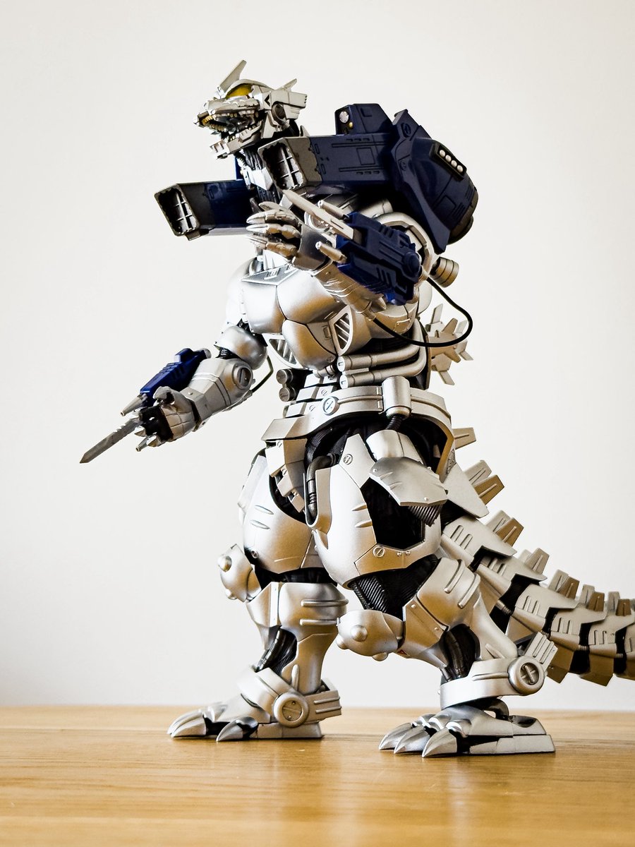 mobebeseijin's tweet photo. 久々開封のモンアツの3式機龍③
ブースターを出し忘れていたので、ブースター出した状態でパシャリ📸
ずっと飾っておきたいんですが、狭い家なのでこうやってたまには出して愛でないとダメですね
#ゴジラ　#モンアツ　#godzilla  #SHMA https://t.co/m5Pt4Rg5oq