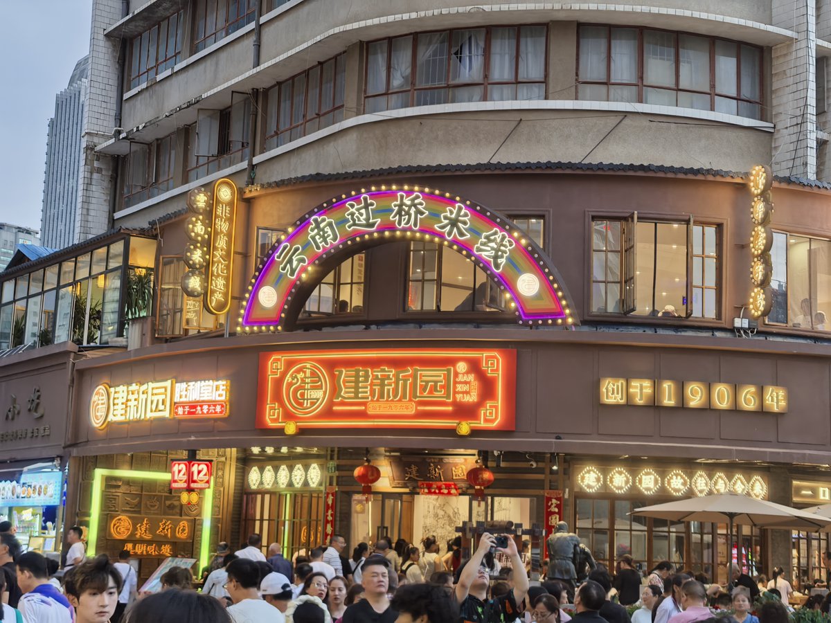 Chudy_ONE's tweet photo. Late-night stall warm the lonely stomachs and hearts under the dim streetlight. No fancy menus—just hot noodles, a listening ear, and the most genuine comfort of the day. https://t.co/HR4rq6Wq1P