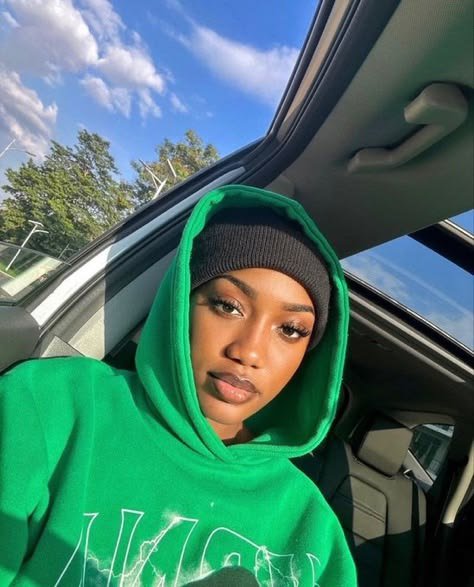 Favournjoku0's tweet photo. You have to choose one?

African babe                Or       American babe https://t.co/gFRKLvWtGH