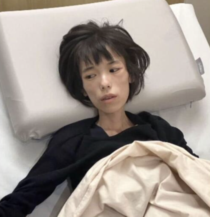 otonanoikenga's tweet photo. 【16歳少女、警察に心壊され体重20kgで衰弱死…】

日本の「人質司法」の闇が深すぎる↓

・16歳少女が利用者の「嘘の申告」で誤認逮捕 

・警察の執拗な自白強要でPTSDになり、体重20キロで衰弱死 

・「なぜ娘が命を落としたか教えてほしい」と母親が国と県を提訴 

・一方、警察と検察は「コメントできない」と逃げの姿勢

他人の嘘と警察の理不尽な取り調べで、16歳の未来が奪われるなんて胸が痛すぎる…。

愛する娘を失った遺族の涙ながらの訴え、本当にやりきれないよな...