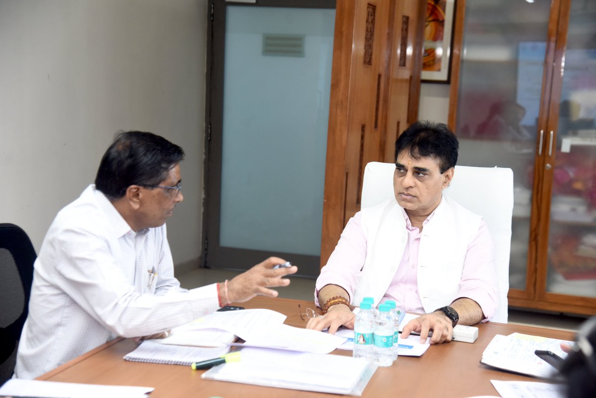 prafulpbjp's tweet photo. અમદાવાદ મેડિસિટી ખાતે અંદાજિત રૂ. ૨૯૫ કરોડના ખર્ચે સાકાર થશે વિશ્વ કક્ષાનું "સ્પાઇન ઇન્સ્ટિટ્યુટ, સ્પોર્ટ્સ ઇન્જરી સેન્ટર અને રિહેબિલિટેશન સેન્ટર"

આંતરરાષ્ટ્રીય સ્તરની સુવિધાઓથી સજ્જ રિહેબિલિટેશન સેન્ટરના પ્રોજેક્ટના આયોજન-પ્રગતિ અંગે ગાંધીનગર ખાતે ઉચ્ચ સ્તરીય સમીક્ષા બેઠક યોજી. https://t.co/mUO8RqM5cT