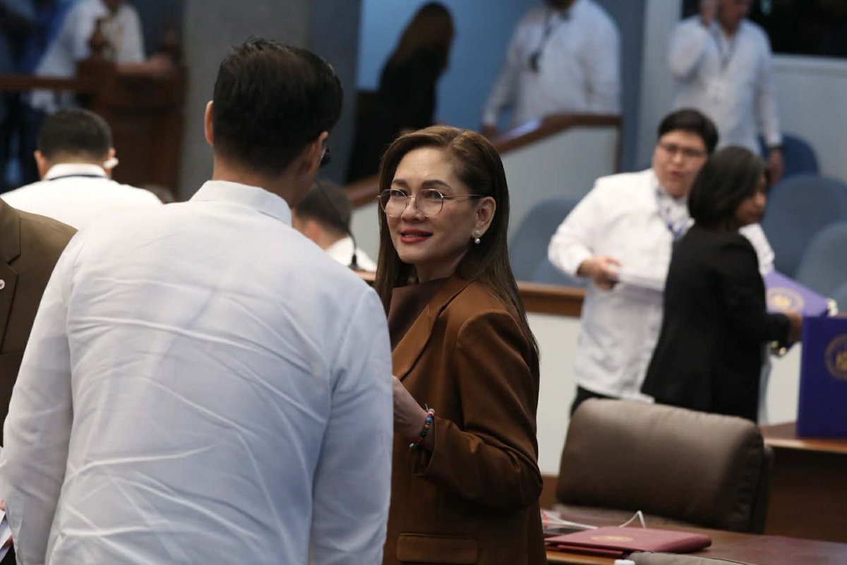 WinRiOFC's tweet photo. Congratulations, Senate President @stgatchalian and Madam Chair of the Committee on Health, Committee on Women, Children, Family Relations, and Gender Equality, and Committee on Economic Affairs @risahontiveros! 💜

Love,
WinRi Nation / Winners

WINRI SA SPECIAL SESSION
#WinRi #AntiPoliticalDynasty