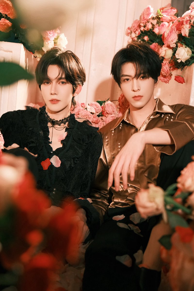 0rangeFair's tweet photo. 260617 weibo

Sinking into the embrace of flowers 🌸

#XingQiu #EliotHuang #KipukaQiu #HuangXing #QiuDingjie #XYQQJ #黄星 #邱鼎杰 https://t.co/yRqPPwgzId