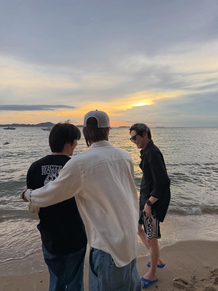ข้าวตังตัวน้อยลูกสาวป๊าบุ๋นมิ๊เปรม 👨👨👧 ❤️🩵🥦 tweet media