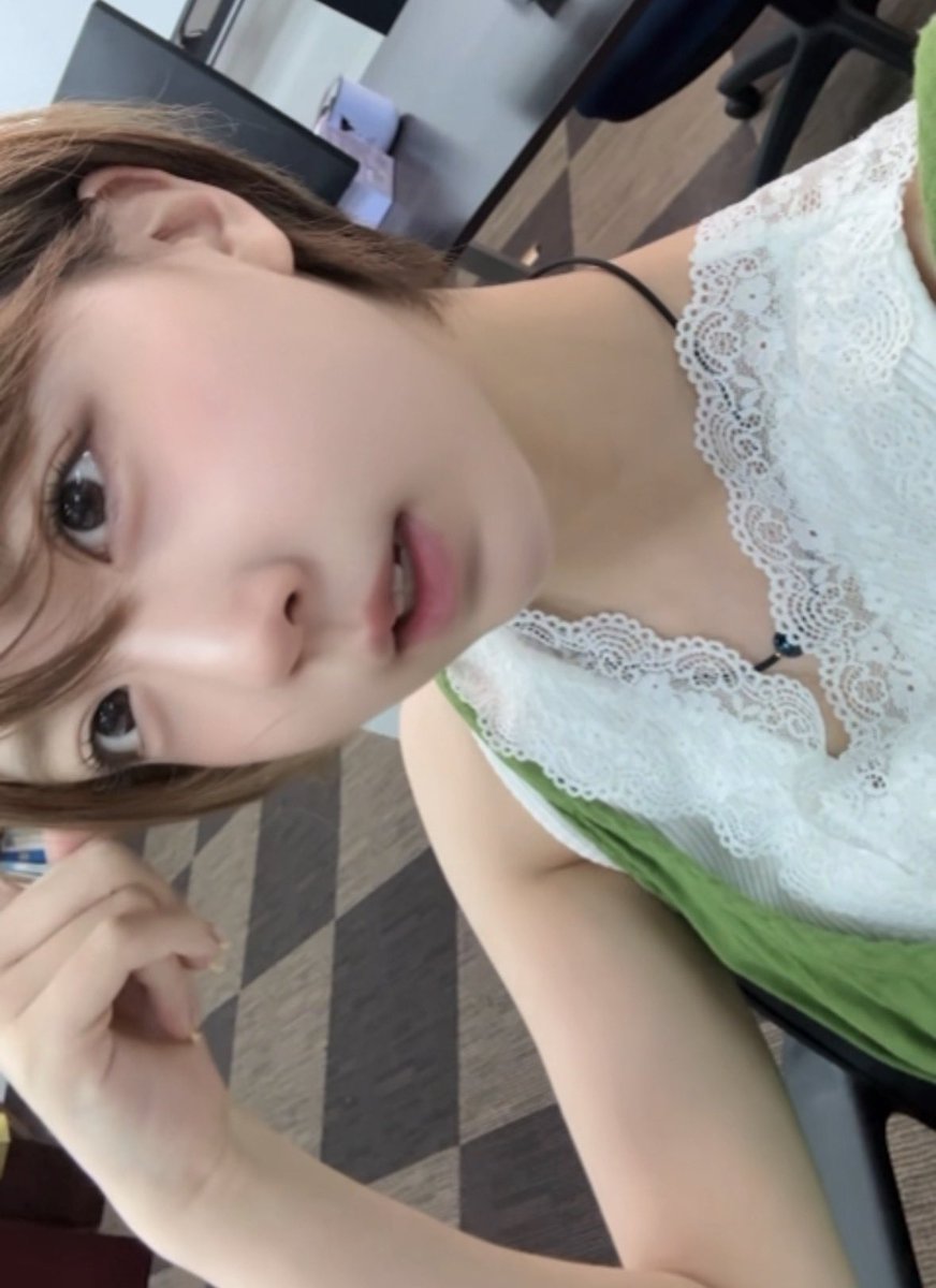bv_3h's tweet photo. 07︎︎ ♀
下手でも荒野一緒にできる人探してます🐱
女の子も男の子も声かけて欲しいですт т
でぃすこ、らいん、いんすたどれでも〇
ちゃっとください
#荒野行動 #荒野女子 
#荒野行動してる人と繋がりたい https://t.co/JIpa1CVzp5