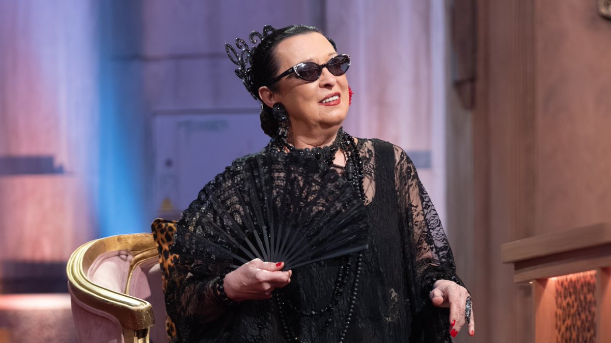 rtve's tweet photo. Martirio, en 'Al cielo con ella': "Me gusta caminar donde no hay huellas y abrir camino para el resto de la gente"

💃La leyenda de la copla y la fusión ha visitado a Henar Álvarez para hablar sobre feminismo y su nueva gira.

https://t.co/TsnPJPprXf https://t.co/XN0QnIp6n3