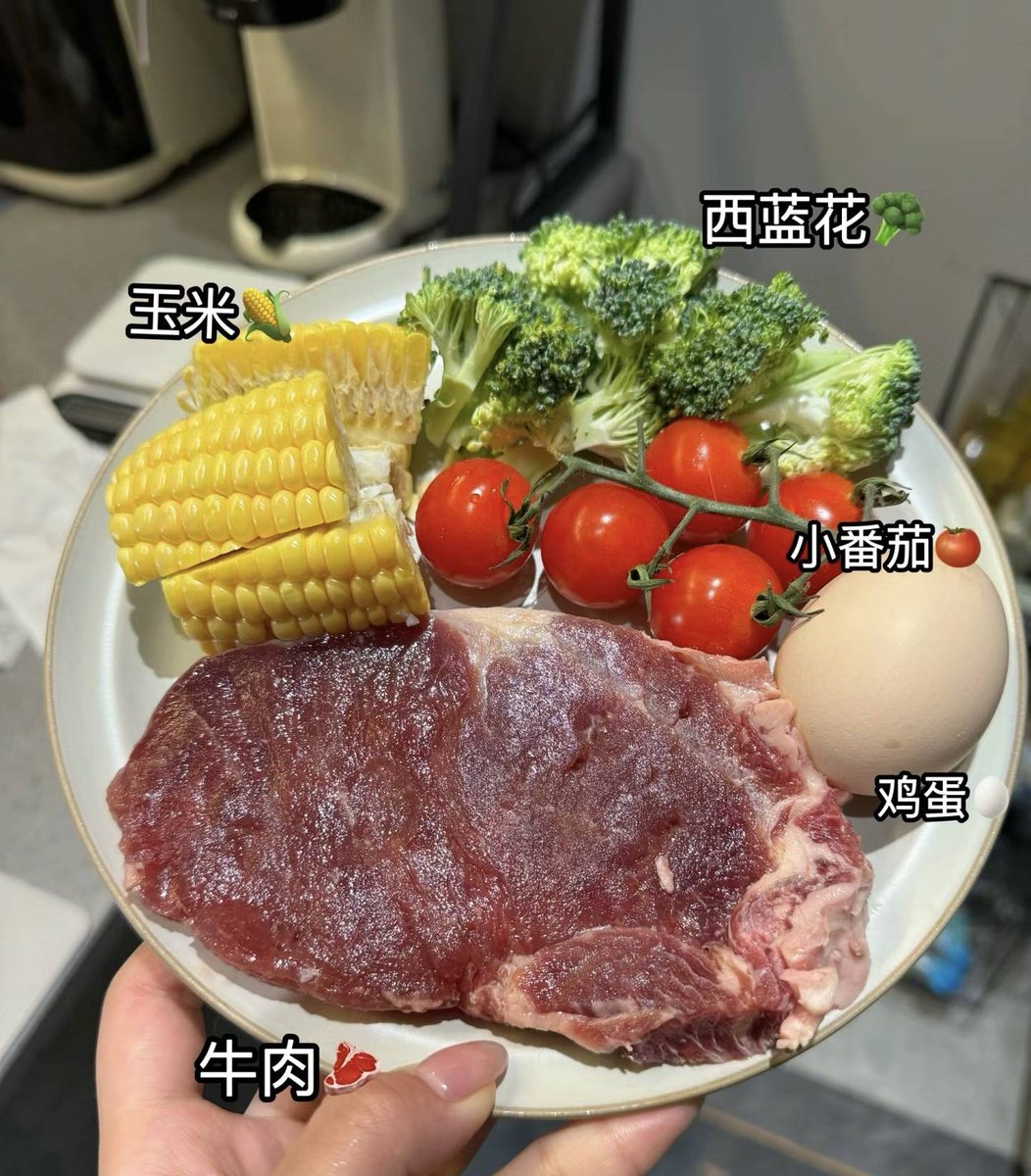 mchilo_shec's tweet photo. 5-minute high-protein fat-burning meal! Grilled chicken breast + quinoa + steamed broccoli, low-calorie yet super filling, perfect for post-workout or busy days. （5分钟搞定的高蛋白减脂餐！烤鸡胸肉+藜麦+西兰花，低卡超顶饱，运动后或赶时间的日子都合适。） https://t.co/UGWkiJBZd3
