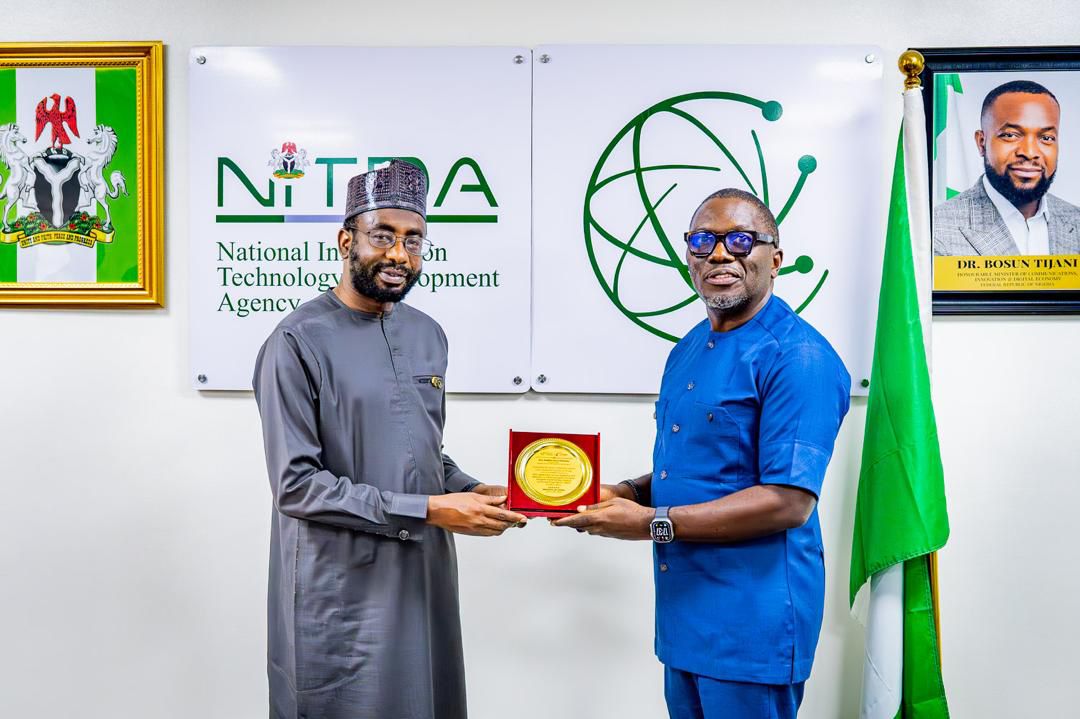 Layer3NIGERIA's tweet photo. Twenty years of building. Still building.

An honour to discuss Nigeria's digital future with the Director General of National Information Technology Development Agency.

#Layer3 #BuiltToHold https://t.co/N5IeDWtBDg