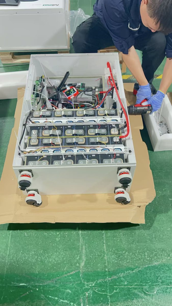JustBattery88's tweet photo. 🔋 Behind every reliable #battery is a process built on precision and attention to detail.

From assembly to inspection, every step ensures steady quality and stable performance.
Trusted power is built long before delivery.
 #BatteryManufacturing #JUSTBattery #LiFePO4 #JUSTENERGY https://t.co/YoYEwUDBly