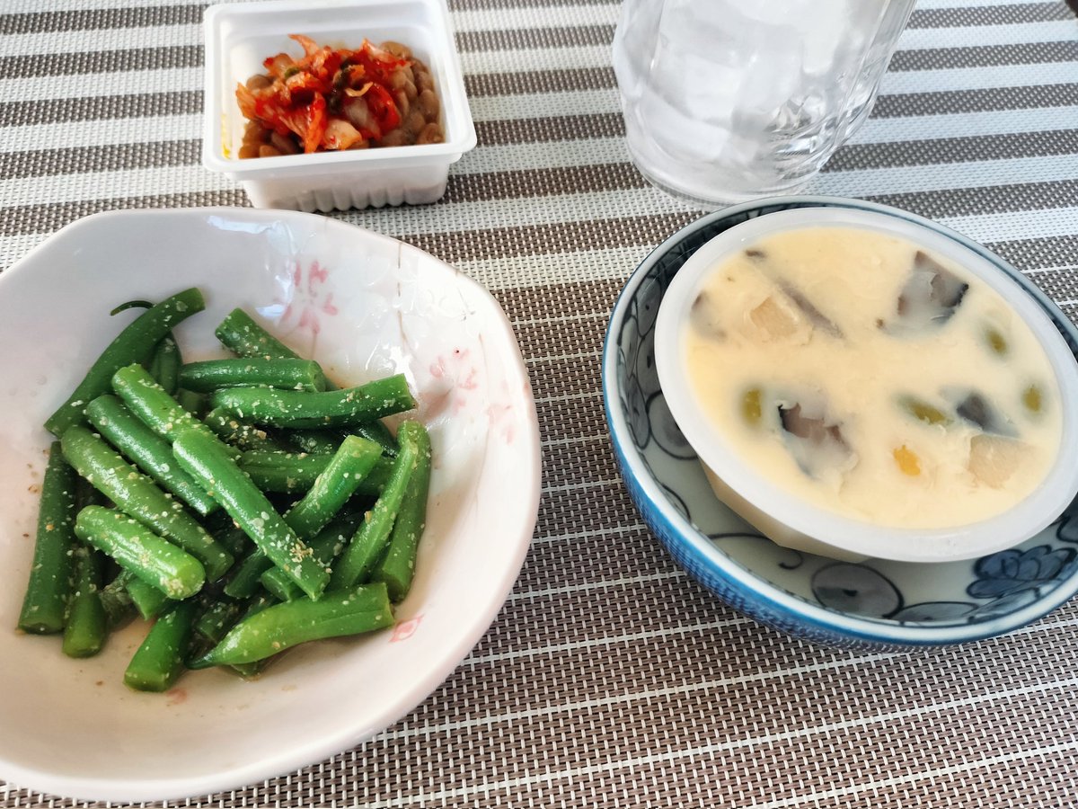 nkn_5151's tweet photo. 今日の晩酌は
最後の交流戦を見ながら🥢

#セパ交流戦 #阪神VS楽天

昨日のように飲み過ぎて
胃もたれしないために
今日は控えめです😅
ちなみに飲むのは焼酎ソーダ割り🫧

#夜ごはん #晩ごはん #晩酌 https://t.co/IkEbMKwYtA