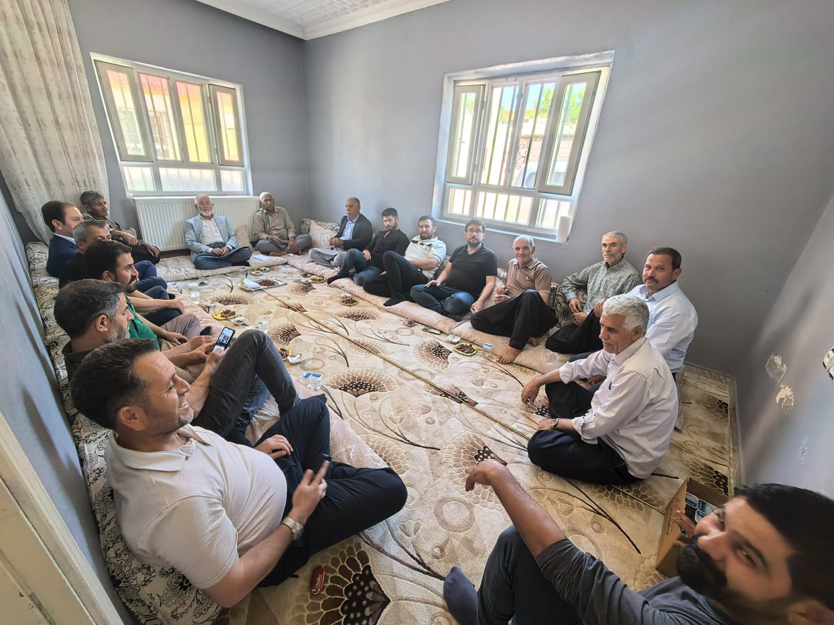 Akparti_hilvan's tweet photo. 📍 Yeni Mahalle | Hac Ziyareti

İlçe Başkanımız Selahaddin Eyyüb Toprak ve yönetim kurulu üyelerimiz ile birlikte, Hacı Abuzer Obuz’u hac dönüşü ziyaret ettik.

Rabbim yapmış olduğu ibadetleri kabul eylesin, haccını mebrur kılsın. Misafirperverliği ve samimi sohbeti için kendisine teşekkür ediyor, sağlık ve huzur dolu bir ömür diliyoruz.

#SevdamızHilvan 

@RTErdogan @Akparti @bybekirbozdag 
@abuyukgumus 
@hakanaksu058
@farukaytek
@milhamigunbegi 
@AEminOnenOfis @ProfDrDusak @ibrahimeyyupogl @malicevheri @CYAZMAC @HikmetBasak_63 @av_mfaruk @Malikurt14 @FIRATKORAN @akpartiurfa @Kamal1Nuri @SEToprak_