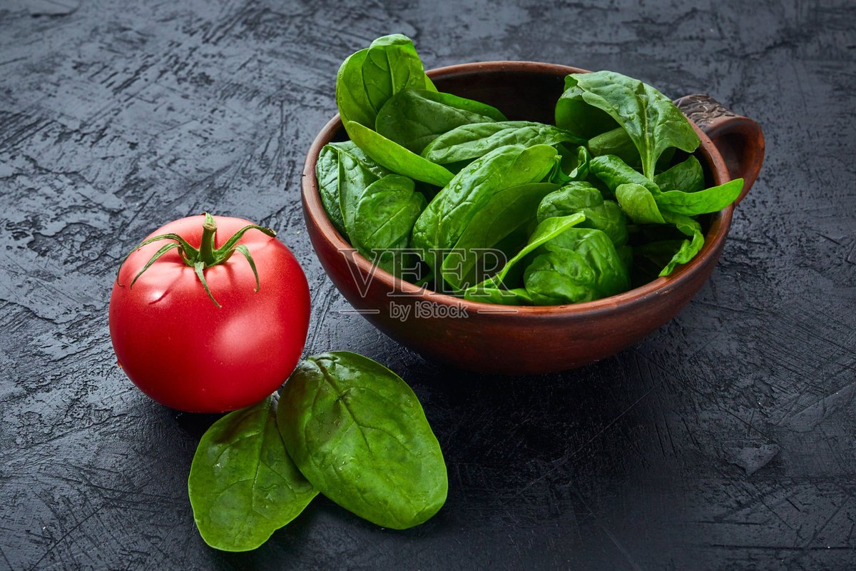 zizibe8317's tweet photo. Fresh seasonal veggies at local farmers’ market! Grab crisp spinach, sweet tomatoes u0026 juicy berries for tonight’s healthy meal. No additives, full flavor—shop local!， https://t.co/Dg9oNGAuAF