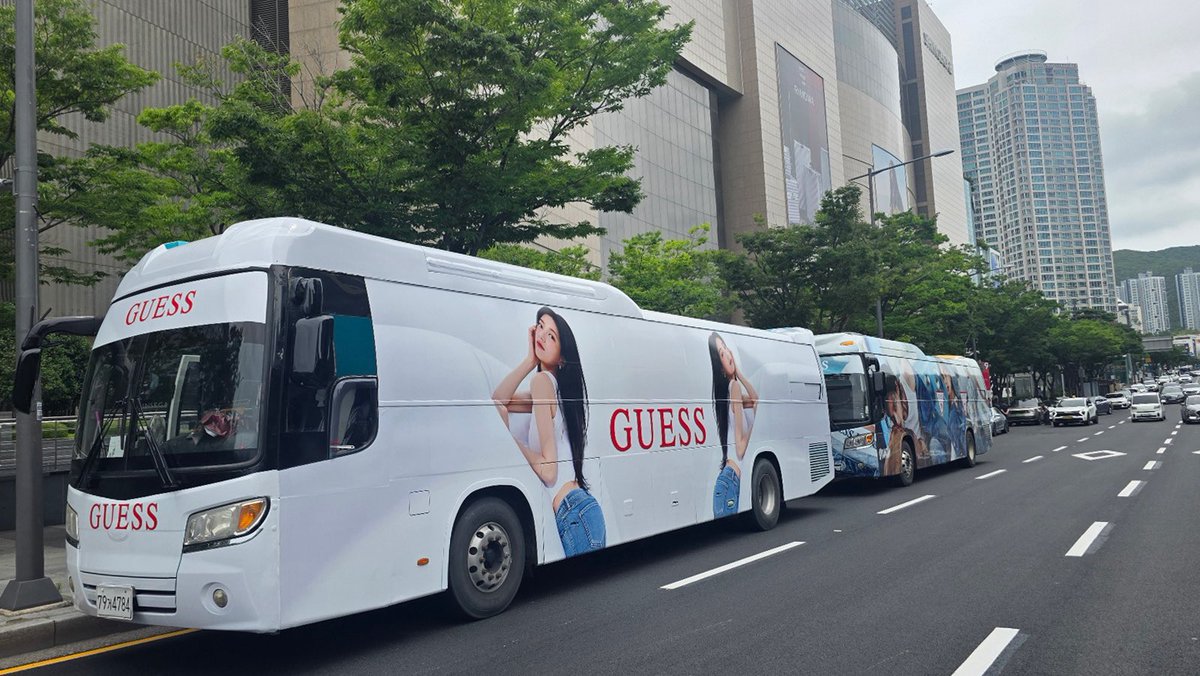 suzypopbase's tweet photo. spotted: bae suzy x guess bus ad in busan
cr kpopidol_closet
#수지 #loveguess https://t.co/9NidIFjzXq