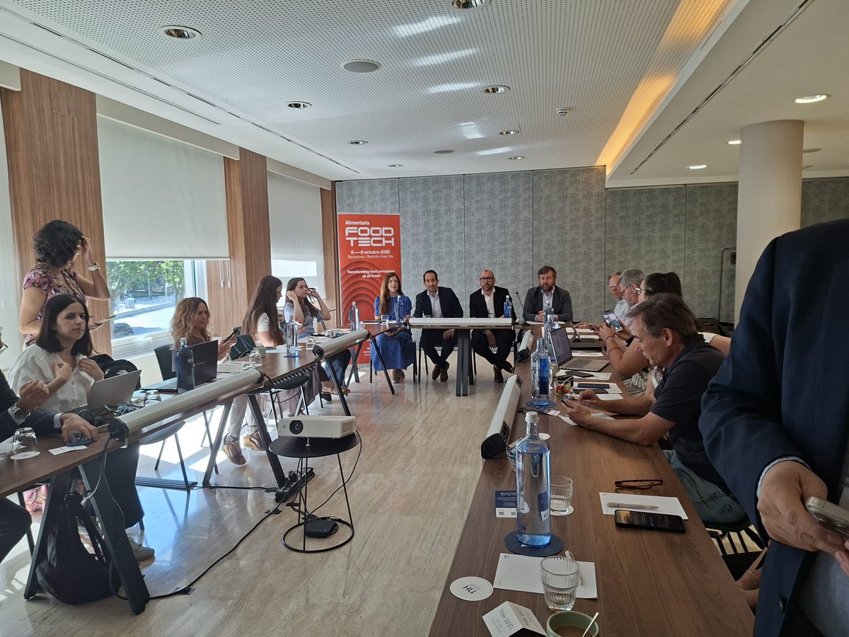 esFIAB's tweet photo. Eduardo Cotillas, director de I+D+i de #FIAB, ha participado en la Presentación de la próxima edición de @FoodtechBCN junto a Ricardo Márquez, director de @FoodtechBCN  y María Jesús Abellán, Innovación Alimentaria de @ICEX_ https://t.co/3VhzFFgE3H