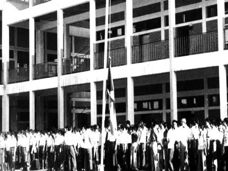 66Opal's tweet photo. من الأخبار الطريفه التي نشرتها أحدي الصحف المحليه سنه 1975 تحويل ثلاث طلبه مراهقين للمحكمه بسبب سرقه جرس المدرسه ! https://t.co/zQqRicsNmE