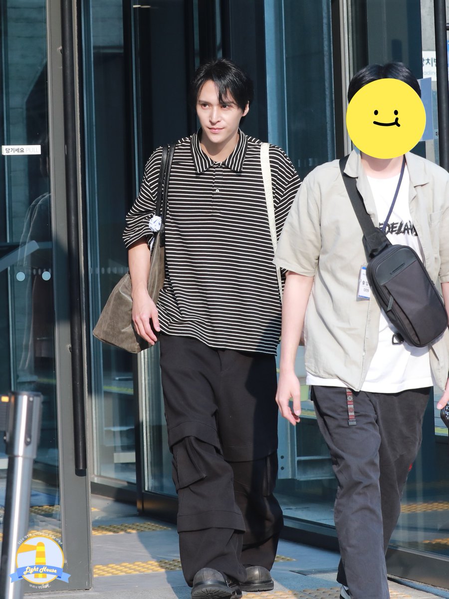 LIGHTHOUSE_66's tweet photo. 260617 퇴근 #동운 💜

오늘 진짜 잘했어요👍🏻👍🏻
인터뷰도 화이팅🫶🏻
#손동운 #SONDONGWOON @beastdw https://t.co/de7oqVvDXq