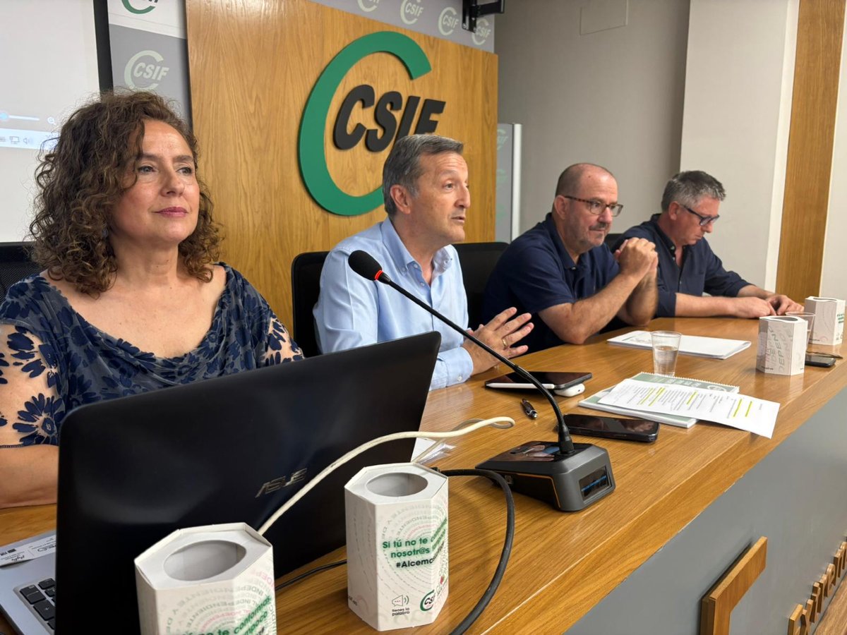 CSIFExtremadura's tweet photo. Ramón Caballero, vicepresidente nacional de @csifeducacion y responsable de Universidad, se reúne en Mérida -junto a Benito Román y Mercedes Barrado- con los delegados del sector en Extremadura para analizar los problemas que arrastran los docentes y los profesores universitarios https://t.co/vX4l1Z4APG