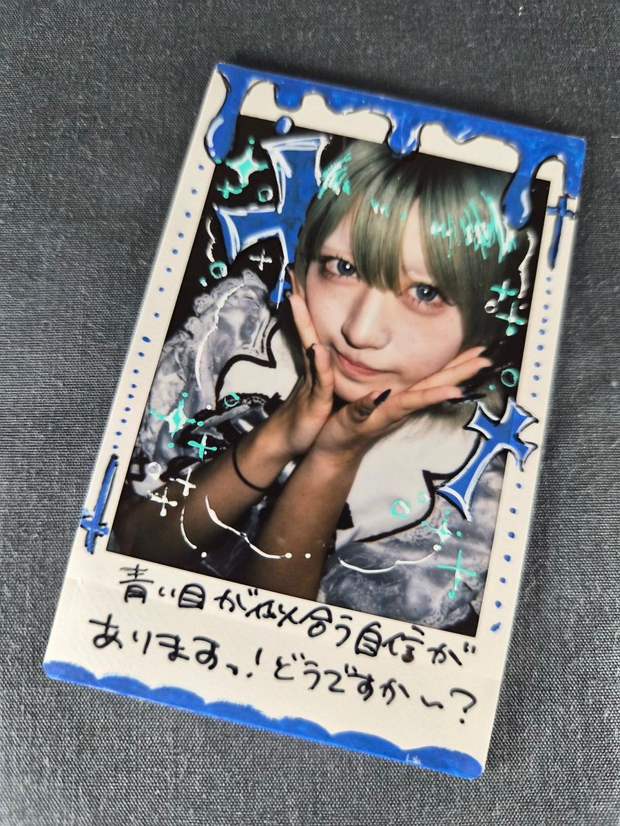 gemini_hawk's tweet photo. 親不孝Dollsの陰気屋なのはさんの伝言をやよいちゃんに伝えてやよいちゃんの伝言を持って帰る、前体制の時もあったなーwww
メンバー変わってもこれはDolls定番なのだろうか🤣

青目もちろん似合ってます✨

2026.6.12（遠隔）
#TweenyHeartCafe
やよい さん https://t.co/S1y3Q7BveY