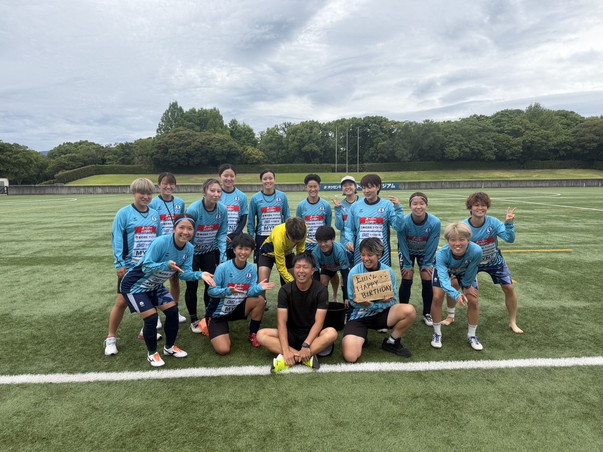 ANCLAS_OFFICIAL's tweet photo. ｜🎂𝐇𝐀𝐏𝐏𝐘 𝐁𝐈𝐑𝐓𝐇𝐃𝐀𝐘🎂｜
⁡
本日、6月19日は #上田涼斗 監督の誕生日！
⁡
練習後にみんなでお祝いしました！🎁

お誕生日おめでとうございます！
素敵な1年になりますように🌈
⁡
#アンクラス
#happybirthday https://t.co/Uqaq19nsGC