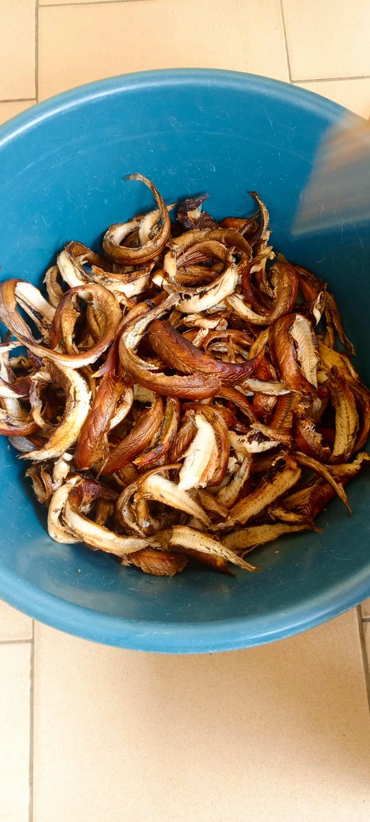 alima_bol's tweet photo. Met de pistache (porc, boeuf, poisson fumé) de mama Marie disponible à Duala/Kotto. 500fcfa l'unité, possibilité de livraison (699813142) https://t.co/lLK8uLrAIN