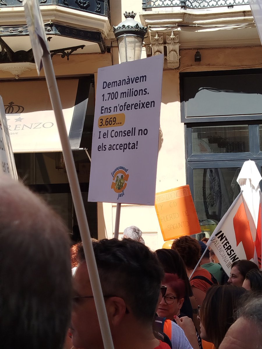 domenec_faura's tweet photo. El País Valencià mereix recaptar els seus impostos i administrar els recursos que es generen amb l'esforç de la gent que viu i treballa en aquesta terra.

@Esquerra_Erpv
@Financamentval

#SobiraniaFiscal
#ProuEspoli https://t.co/1qcFagbia1