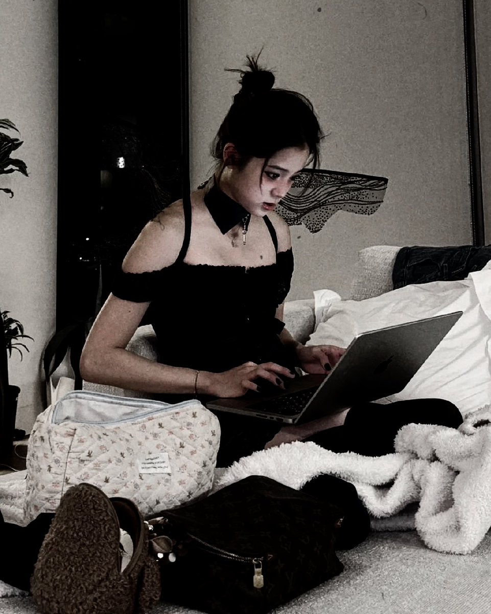 narcoticdeIight's tweet photo. ᅠ

ᅠ

Happy birthday  to  this angel.
And no, she’s not dead yet 🪽
But I might  be  after she sees
this post. So here’s to making
more    memories    and   more
impulsive decisions  with you!

ᅠ

ᅠ https://t.co/kEFXrLqasQ