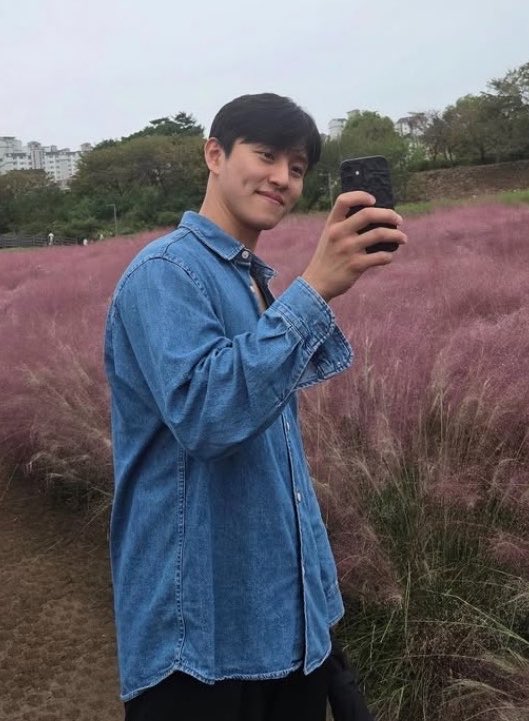 YERIM1706's tweet photo. han yeri x lee chiho ngedate☺️🫵🏻

the photograper                        the model https://t.co/6Fjy9llfby