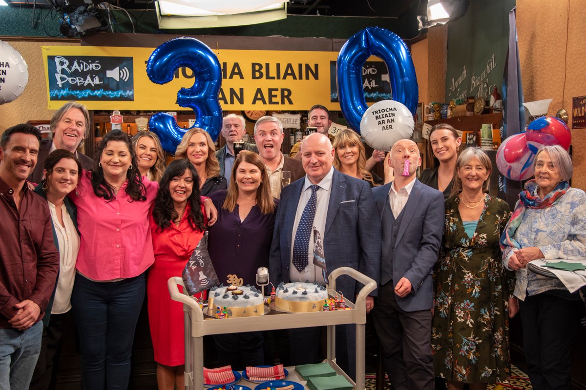RosnaRun's tweet photo. Na haisteoirí tar éis a chríochnaigh siad an taifead don chóisir raidió pobail. 😍

Tá an eipeasóid ar fáil le sruthú ar Sheinnteoir TG4 anseo: https://t.co/7lIuwvyzsc https://t.co/7Ve6KORR7q