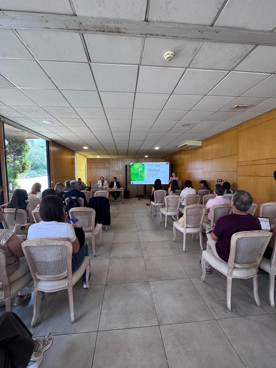 ceoe_cyl's tweet photo. 📍@CEOE_cyl participa hoy en Vila Real (Portugal), como socio del proyecto #ESGrowth, en una jornada para impulsar que pymes y microempresas puedan acreditar su alineamiento con los principios de sostenibilidad, medio ambiente y gobernanza. 🌱🤝
🇪🇺 Proyecto cofinanciado por la Unión Europea a través del programa Interreg #POCTEP.
#ESG #PYMES #InterregPOCTEP