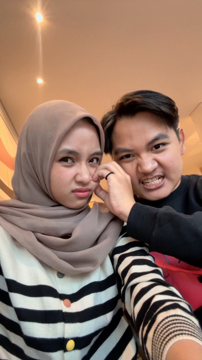 lstcnvs's tweet photo. lovu cinta makasi walopun datenya tida jelas hari ini (mencoba login ml >1 jam ujung ujungnya gajadi main) https://t.co/td6PohrTrZ