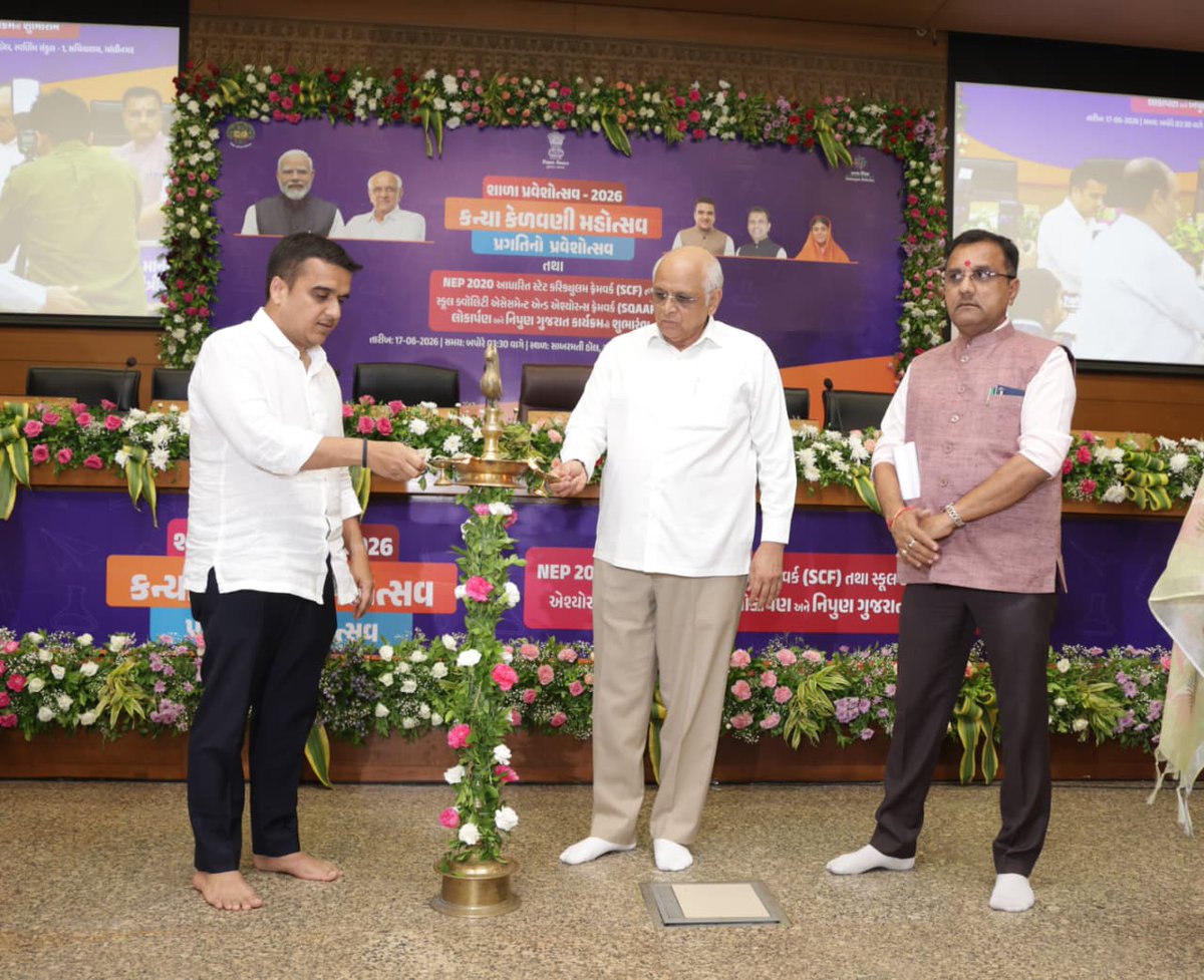Bhupendrapbjp's tweet photo. શાળા પ્રવેશોત્સવ…પ્રગતિનો પ્રવેશોત્સવ

આગામી 23 થી 25 જૂન દરમિયાન સમગ્ર રાજ્યમાં યોજાનાર શાળા પ્રવેશોત્સવ અને કન્યા કેળવણી મહોત્સવ 2026 ના સુચારુ આયોજન અંગે આજે ગાંધીનગર ખાતે સાથી મંત્રીશ્રીઓ અને શિક્ષણ વિભાગના વરિષ્ઠ અધિકારીશ્રીઓ સાથે પૂર્વતૈયારીઓની સર્વગ્રાહી સમીક્ષા કરી.

ગુજરાતમાં શિક્ષણ ક્ષેત્રે ગુણાત્મક અને સકારાત્મક પરિવર્તન લાવવાના ઉદ્દેશ્ય સાથે રાષ્ટ્રીય શિક્ષણ નીતિ આધારિત State Curriculum Framework (SCF) તેમજ શાળાઓમાં વૈશ્વિક ધોરણો મુજબ મૂલ્યાંકન સુનિશ્ચિત કરતા School Quality Assessment and Assurance Framework (SQAAF)નું વિમોચન કર્યું.

પ્રાથમિક સ્તરે બાળકોમાં પાયાની સાક્ષરતા અને સંખ્યાજ્ઞાન મજબૂત કરવાના લક્ષ્ય સાથે નિપુણ ગુજરાત અભિયાનનો પણ શુભારંભ કરાવ્યો. 

આ ઉપરાંત, રાજ્યભરની નવી મંજૂર થયેલી હયાત પ્રાથમિક શાળામાં નવી માધ્યમિક શાળાના મંજૂરી પત્રો એનાયત કર્યા.

વિદ્યાર્થીઓ ઉપરાંત, શાળા પરિવાર, વાલીઓ અને સમાજ સાથે મળીને શિક્ષણના આ યજ્ઞને સફળ બનાવે અને આપણે "શિક્ષિત ગુજરાત - વિકસિત ગુજરાત"નું વિઝન સાકાર કરીએ એ જ અભ્યર્થના.