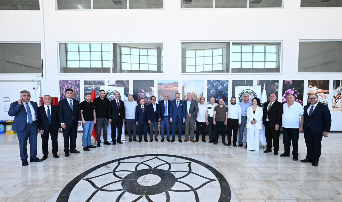 RHisarciklioglu's tweet photo. Afyonkarahisar Ticaret Borsası’nda Meclis üyelerimiz ile bir araya geldik. Gıda, tarım ve hayvancılık konularını ele aldık. 

Afyon Borsa Tarım Ürünleri Lisanslı Depoculuk A.Ş. (Aflidaş) tesislerinde incelemelerde bulunduk. https://t.co/uMp4Ludflb